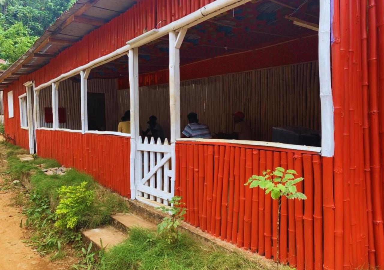 Casa No Centro Do Mundo Ilheu Equator Villa Ilheu das Rolas Exterior photo